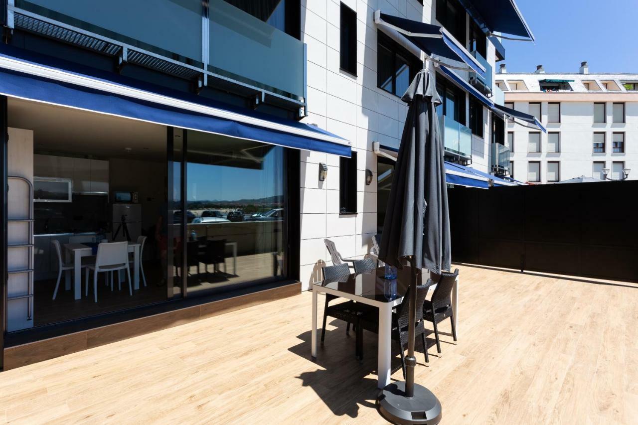 Apartamentos Playa De Los Barcos Isla Exterior photo
