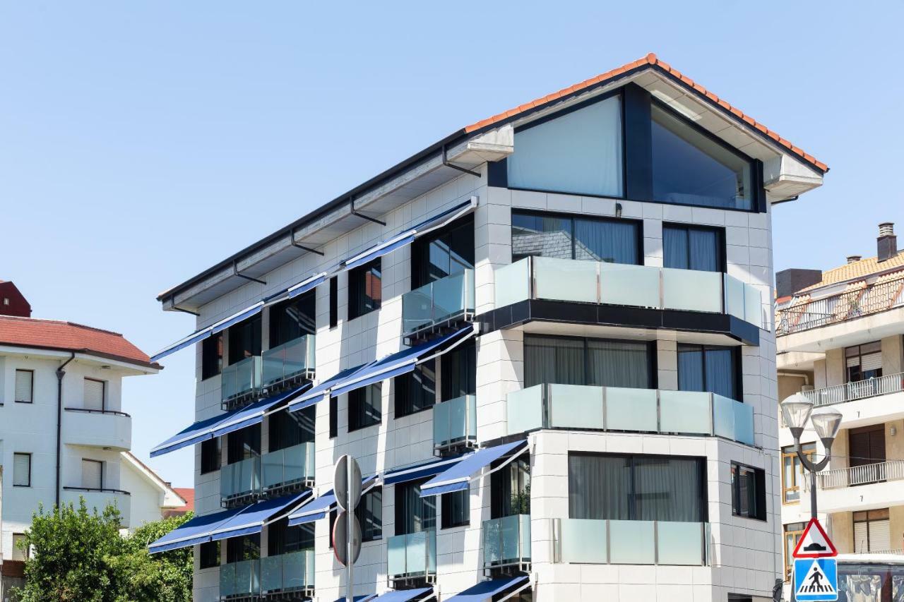 Apartamentos Playa De Los Barcos Isla Exterior photo